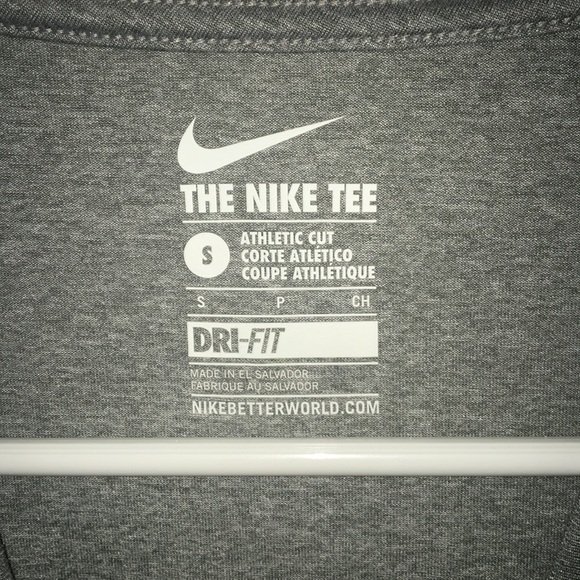 Nike short sleeve shirt - Picture 2 of 2